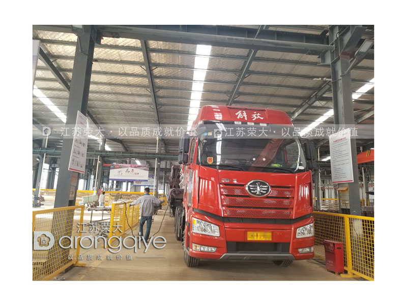 公交候車(chē)亭裝車(chē)圖