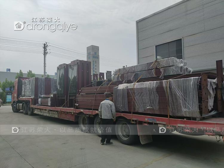 山東智能候車亭迎來第十四批發(fā)貨，江蘇榮大再顯制造實力